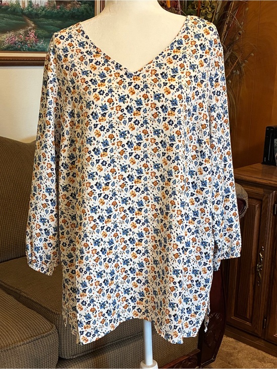 Mario Serrani Tops - Mario Serrani Women's Floral Print V-Neck Tunic Blouse. XXL